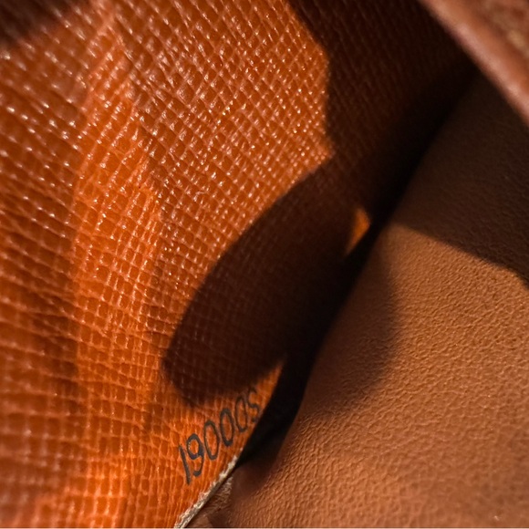 Authentic Louis Vuitton compact wallet - Picture 6 of 14